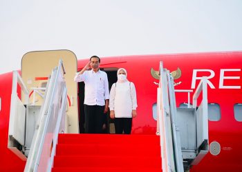 Presiden Jokowi didampingi Ibu Iriana Joko Widodo bertolak ke Provinsi NTT untuk melakukan kunjungan kerja pada Kamis (21/07/2022) pagi. (Foto : BPMI Setpres/Laily Rachev)