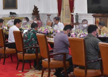 Presiden Jokowi pimpin Ratas mengenai PPKM, Senin (18/07/2022), di Istana Merdeka, Jakarta. (Foto : Humas Setkab/Rahmat)