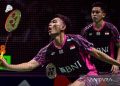 Fajar Alfian (kiri) dan Muhammad Rian Ardianto yang menjadi salah satu wakil Indonesia dalam perempat final Malaysia Open 2022 di Axiata Arena, Kuala Lumpur, Jumat (1/7/2022). ANTARA FOTO/Sigid Kurniawan/wsj.