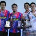 Pasangan Fajar Alfian/Muhammad Rian Ardianto (kostum putih) jadi juara Malaysia Masters 2022 usai mengalahkan senior mereka, yaitu Hendra Setiawan/Mohammad Ahsan di babak final di Kuala Lumpur, Minggu (10/7/2022). ANTARA/Dok-PP