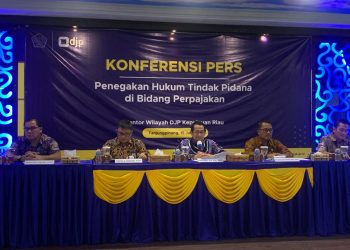 Kanwil DJP Kepri saat Melakukan Konfrensi Pers di Aula Kanwil DJP Tanjungpinang, f oto: Mael/detak.media