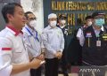 Kepala Pusat Kesehatan Haji Budi Sylvana (kanan) di Mekkah, Jumat (22/7/2022). ANTARA/Desi Purnamawati.