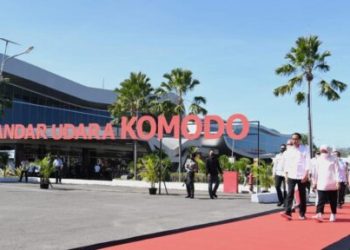 Presiden Joko Widodo didampingi Ibu Iriana Joko Widodo meresmikan perluasan Bandar Udara Komodo Labuan Bajo di Kabupaten Manggarai Barat, Provinsi Nusa Tenggara Timur (NTT). Foto : BPMI Setpres/Lukas