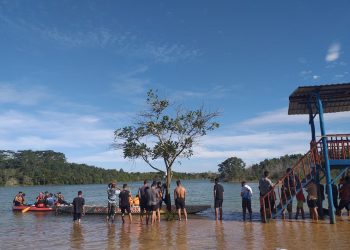 Tim Sar saat Melakukan Pencarian di Sungai Pulai Tanjungpinang, foto : Mael/detak.media