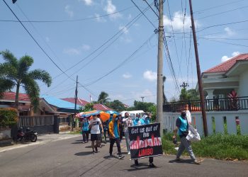 Ratusan Pencari Suaka saat Demo di Kantor UNHCR Tanjungpinang, foto : mael/detak.media