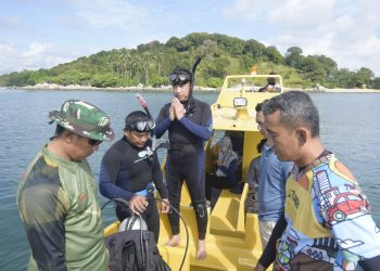Komandan Lantamal IV Tanjungpinang, Laksamana Pertama Kemas M Ikhwan Madani saat Hendak Menyelam di Pantai Dolphin, foto : ist
