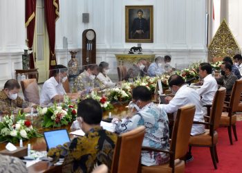 Presiden Jokowi memimpin Ratas Percepatan Transformasi Digital Pengadaan Barang dan Jasa, di Istana Merdeka, Jakarta, Kamis (25/08/2022). (Foto : Humas Setkab/Agung)