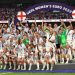 Pelatih tim nasional putri Inggris Sarina Wiegman berjalan meninggalkan lapangan seusai kemenangan atas Swedia dalam semifinal Piala Eropa Putri 2022 di Stadion Bramall Lane, Sheffield, Inggris, Selasa (26/7/2022). (ANTARA/REUTERS/Carl Recine)
