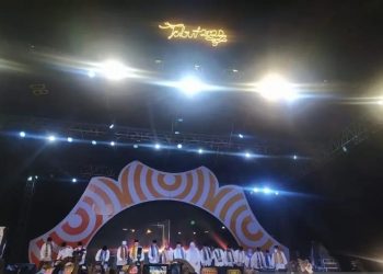 Menteri Pariwisata dan Ekonomi Kreatif RI, Sandiaga Uno, Gubernur Bengkulu, Rohidin Mersyah dan Forkopimda Bengkulu saat melakukan pemukulan doll tanda pergelaran seni dan budaya Festival Tabut diresmikan di lapangan Merdeka Kota Bengkulu. ANTARA/Anggi Mayasari