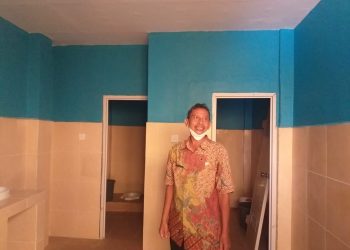 Kondisi Bangunan Toilet di SMA 4 Tanjungpinang, yang Menelan Anggran Senilai Rp 649 Juta, foto : Mael/detak.media