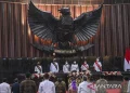 Arsip foto - Pegawai melakukan gladi bersih persiapan Pidato Kenegaraan Presiden di Kompleks Parlemen, Senayan, Jakarta, Senin (15/8/2022). Gladi tersebut dilakukan untuk persiapan menjelang Pidato Kenegaraan Presiden dalam rangkaian Sidang Tahunan MPR, DPR dan DPD 16 Agustus 2022. ANTARA FOTO/Galih Pradipta/rwa/pri.