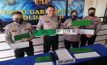 Warna Plat Kendaraan di Kepri Berganti, Ini Penjelasan Dirlantas Sumber : Tim Tvone/Alboin Hironimus