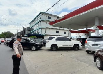 Personel Polresta Tanjungpinang saat Mengamankan SPBU Pasca Kenaikan Harga BBM, foto : ist