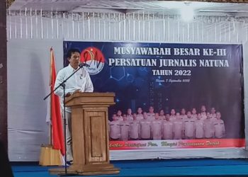 Kepal Bakesbangpol Natuna, Helmi Wahyuda saat menyampaikan sambutanya (foto : Zaki/DM)