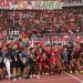 Timnas Indonesia U19 merayakan kemenangan bersama supporter/herlambang