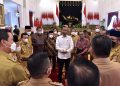 Presiden Jokowi didampingi Wapres dan sejumlah menteri berdialog dengan sejumlah kepala daerah, di Istana Negara, Jakarta, Senin (12/09/2022). (Foto: Humas Setkab/Agung)