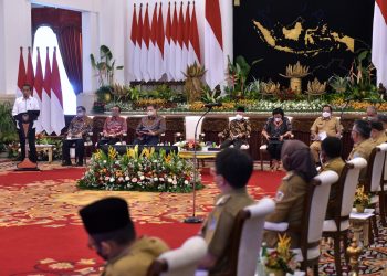 Presiden Jokowi saat memberikan pengarahan pada para kepala daerah, di Istana Negara, Jakarta, Senin (12/09/2022). (Foto: Humas Setkab/Agung)