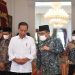 Presiden Jokowi berbincang dengan Ketua Umum PBNU Yahya Cholil Staquf, di Istana Merdeka, Jakarta, Kamis (22/09/2022). (Foto: BPMI Setpres/Rusman)