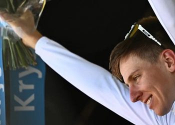 Arsip foto - Pebalap sepeda Slovenia Tadej Pogacar saat dinobatkan sebagai pebalap muda terbaik dalam Tour de France 2022 di pada 23 Juli 2022. ANTARA/AFP/ANNE-CHRISTINE POUJOULAT.