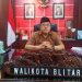 Walikota Blitar saat di wawancarai di kantornya, foto : Dani ES/detak.media