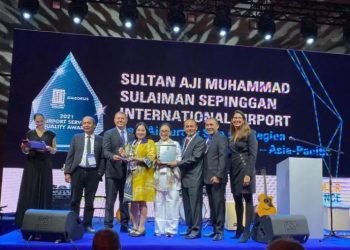 Penghargaan "Best Airports in Asia-Pacific by Size and Region" kepada PT Angkasa Pura I (Persero) pada ajang Airport Service Quality Awards 2021 (ASQ Awards 2021) yang diselenggarakan Airport Council International (ACI). (AP I)