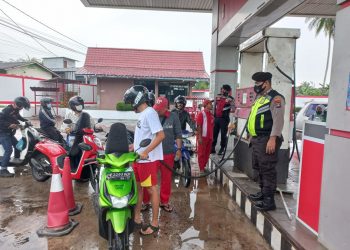 Personel Sat Samapta saat Melakukan Patroli di Sejumlah SPBU di Tanjungpinang, foto : ist