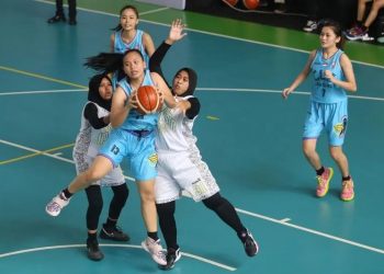 Arsip foto - Pertandingan bola basket putri di Kota Surabaya. ANTARA/HO-Diskominfo Surabaya.