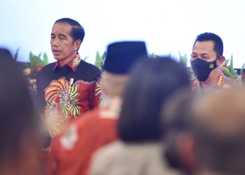 Presiden Jokowi dan Kapolri Jenderal Listyo Sigit Prabowo dalam pertemuan dengan jajaran Polri, Jumat (14/10/2022), di Istana Negara, Jakarta. (Foto: Humas Setkab/Jay)