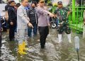 Wabup Rahmat Santoso saat meninjau langsung lokasi bencana banjir, foto: Dani ES/detak.media