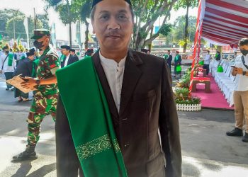 Ketua DPRD Kota Blitar, dr. Syahrul Alim saat di wawancarai seusai upacara Hari Santri Nasional, foto: Dani Elang Sakti/detak.media