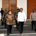Presiden Jokowi didampingi Seskab Pramono Anung melakukan kunjungan kerja ke Provinsi Kepulauan Bangka Belitung, Kamis (20/10/2022), dari Pangkalan TNI AU Halim Perdanakusuma, Jakarta. (Foto: BPMI Setpres/Rusman)