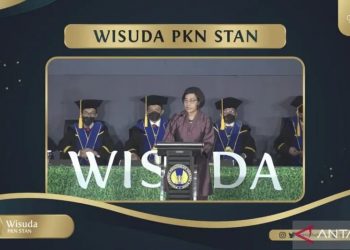 Menteri Keuangan Sri Mulyani Indrawati dalam Wisuda Akbar PKN STAN di Jakarta, Senin (3/10/2022). (ANTARA/AstridFaidlatulHabibah)