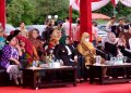 Walikota Tanjungpinang, Rahma (Hijab Hijau) saat Menghadiri Upacara Hut TNI ke 77, foto : ist