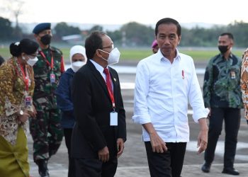 Presiden dan Ibu Iriana Jokowi tiba di Bali, Rabu (05/10/2022). (Foto: BPMI Setpres)