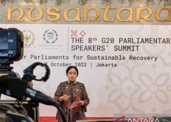 Ketua DPR RI Puan Maharani usai menghadiri sidang the 8th G20 Parliamentary Speakers Summit (P20) P20, di Gedung Nusantara, Kompl Parlemen, Jakarta, Kamis (6-10-2022). ANTARA/Melalusa Susthira K.