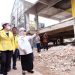 Walikota Tanjungpinang, Rahma bersama Anggota DPR RI, Cen Sui Lan saat meninjau pembongkaran Pasar Baru Tanjungpinang, foto: ist