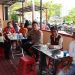 Kapolresta Tanjungpinang, Kombes Pol H. Ompusunggu saat Makan Bersama Warga di Warung Berkah Akhirat Polsek KKP, foto : ist