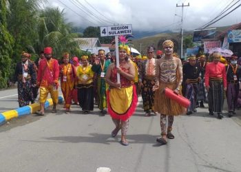 Peserta pawai budaya nasional saat menuju Stadion Barnabas Youwe di Sentani, Kabupaten Jayapura, Provinsi Papua, Senin (24/10/2022). ANTARA/HO-Dokumen pribadi panitia KMAN.