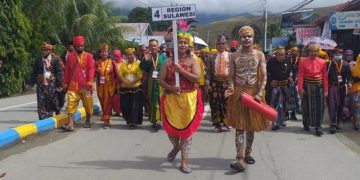 Peserta pawai budaya nasional saat menuju Stadion Barnabas Youwe di Sentani, Kabupaten Jayapura, Provinsi Papua, Senin (24/10/2022). ANTARA/HO-Dokumen pribadi panitia KMAN.