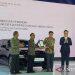 Prosesi penyerahan mobil listrik dari Hyundai ke Kementerian Sekretariat RI di Tenis Indoor Senayan, Jakarta Selatan, Selasa (25/10/2022) (ANTARA/Lifia Mawaddah Putri)