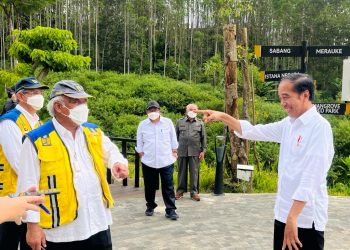 Presiden Jokowi bersama sejumlah jajaran di IKN, Selasa (25/10/2022). (Foto: BPMI Setpres/Laily Rachev)