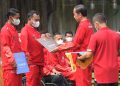 Presiden Jokowi memberikan bonus kepada para atlet ASEAN Paragames XI Surakarta Tahun 2022, di halaman depan Istana Merdeka, Jakarta, Senin (28/11/2022) pagi. (Foto: Humas Setkab/Agung)