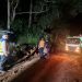 Menteri PUPR Basuki Hadimuljono meninjau lokasi longsor akibat gempa di Kecamatan Cugenang, Cianjur, Jabar, Senin (21/11/2022) malam. (Foto: Humas Kementerian PUPR)