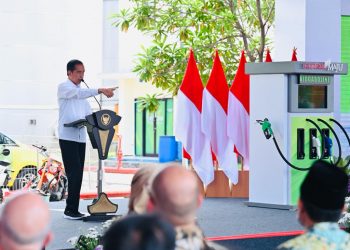 Presiden Jokowi secara resmi memulai program “Bioetanol Tebu untuk Ketahanan Energi”, di pabrik bioetanol PT Energi Agro Nusantara (Enero), Kabupaten Mojokerto, Jawa Timur, Jumat (04/11/2022). (Foto: BPMI Setpres/Laily Rachev)