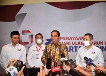 Presiden Jokowi memberikan keterangan pers usai menghadiri acara HUT ke-8 Partai Perindo, di Jakarta Concert Hall, iNews Tower, Jakarta, Senin (07/11/2022). (Foto: BPMI Setpres/Rusman)