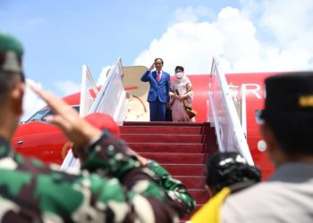 Presiden Jokowi dan Ibu Iriana Joko Widodo bertolak menuju Bangkok, Thailand, Kamis (17/11/2022), untuk menghadiri KTT Kerja Sama Ekonomi Asia Pasifik (APEC) tahun 2022. (Foto: BPMI Setpres/Lukas)