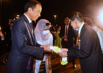 Presiden Jokowi dan Ibu Iriana Joko Widodo kembali ke tanah air dari Bandara Internasional Suvarnabhumi dengan menggunakan pesawat kepresidenan Indonesia-1, Jumat (18/11/2022). (Foto: BPMI Setpres)