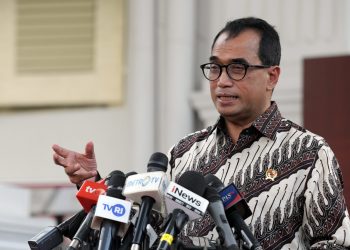 Menhub Budi Karya Sumadi memberikan keterangan pers usai mengikuti ratas di Istana Kepresidenan Jakarta, Rabu (02/11/2022). (Foto: Humas Setkab/Rahmat)