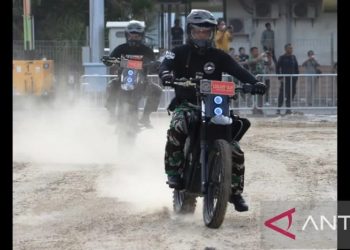 Uji coba sepeda motor listrik militer produksi PT Len Industri. (ANTARA/HO-Humas PT Len Industri).