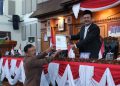 Ketua Pansus Cagar Budaya, Supriono saat menyerahkan Laporan Awal ke Wakil Ketua II DPRD Tanjungpinang, Hendra Jaya, foto : ist